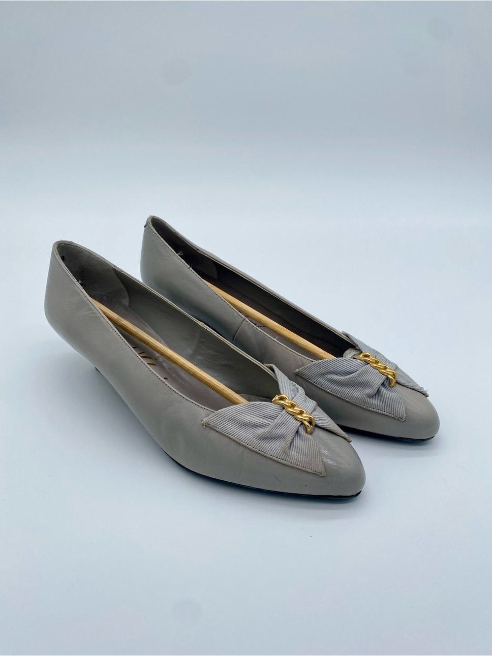 Vintage Deadstock Grey Leather Kitten Heels